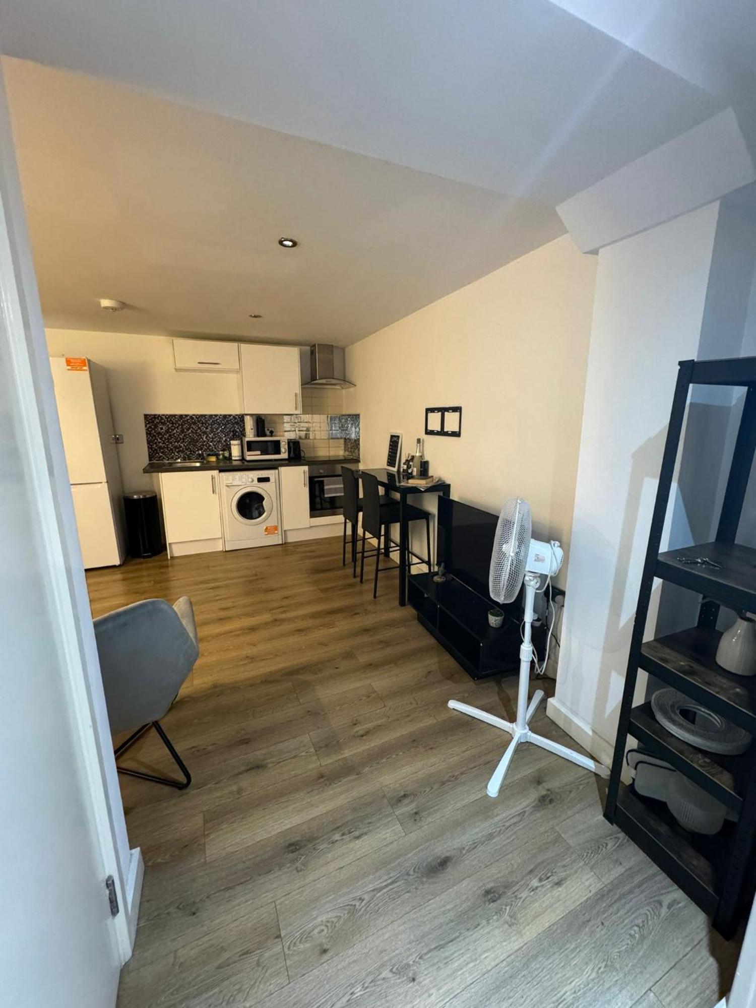 Cozy Two Bedroom Apartment Sleeps 6 Near Camden Market Hw10 런던 외부 사진