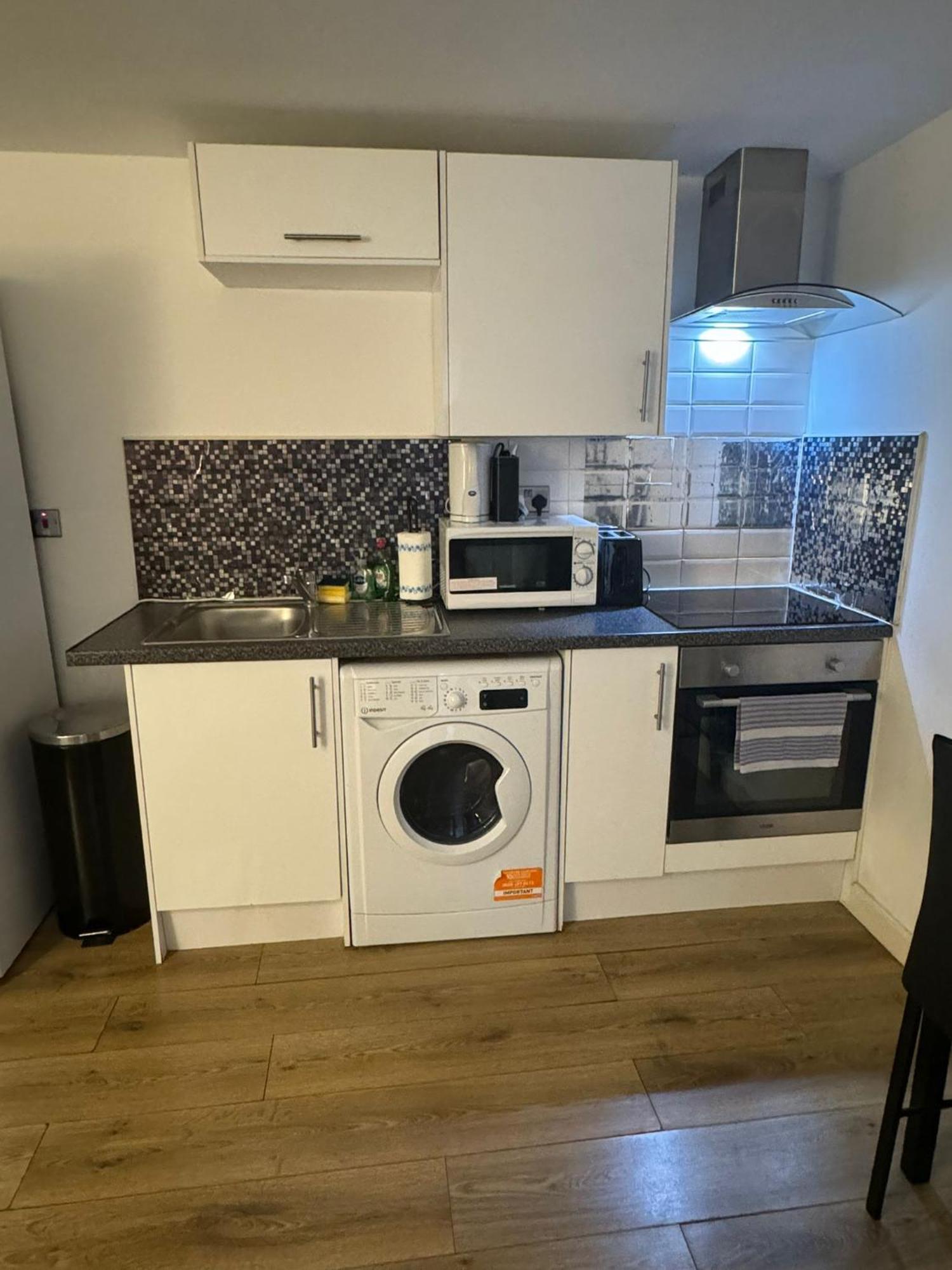 Cozy Two Bedroom Apartment Sleeps 6 Near Camden Market Hw10 런던 외부 사진