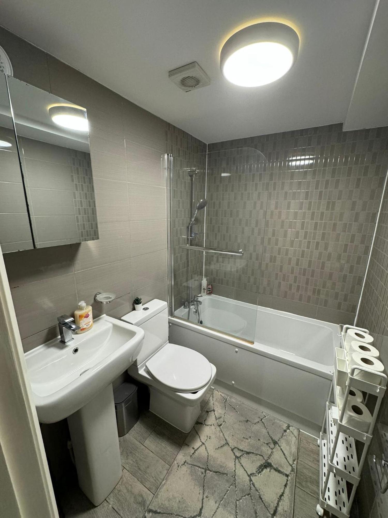 Cozy Two Bedroom Apartment Sleeps 6 Near Camden Market Hw10 런던 외부 사진